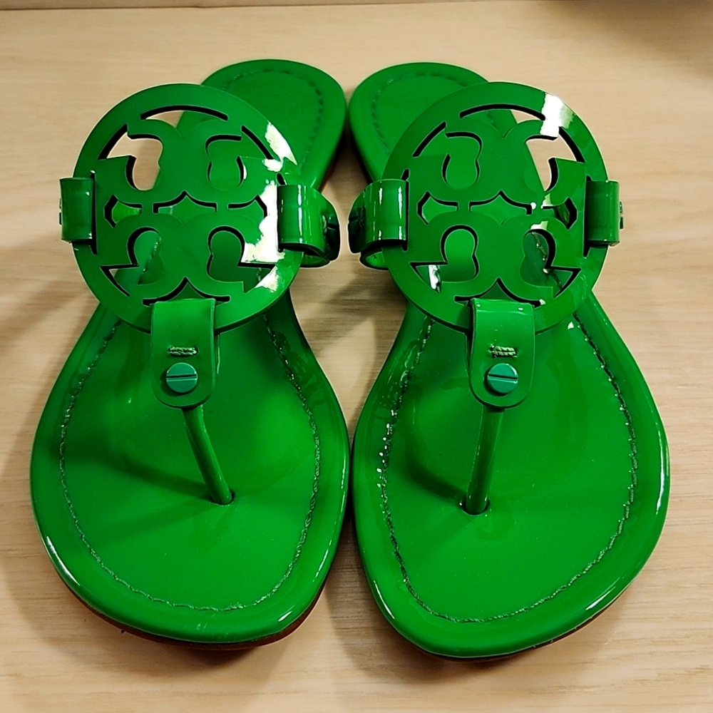 ●RARE●💚 Fluorescent Millers in Green by Tory Burch